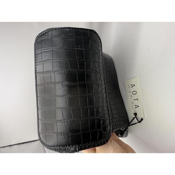 NWT Black Vegan Leather Crocodile Pattern Women's Handbag - Picture 6 of 7